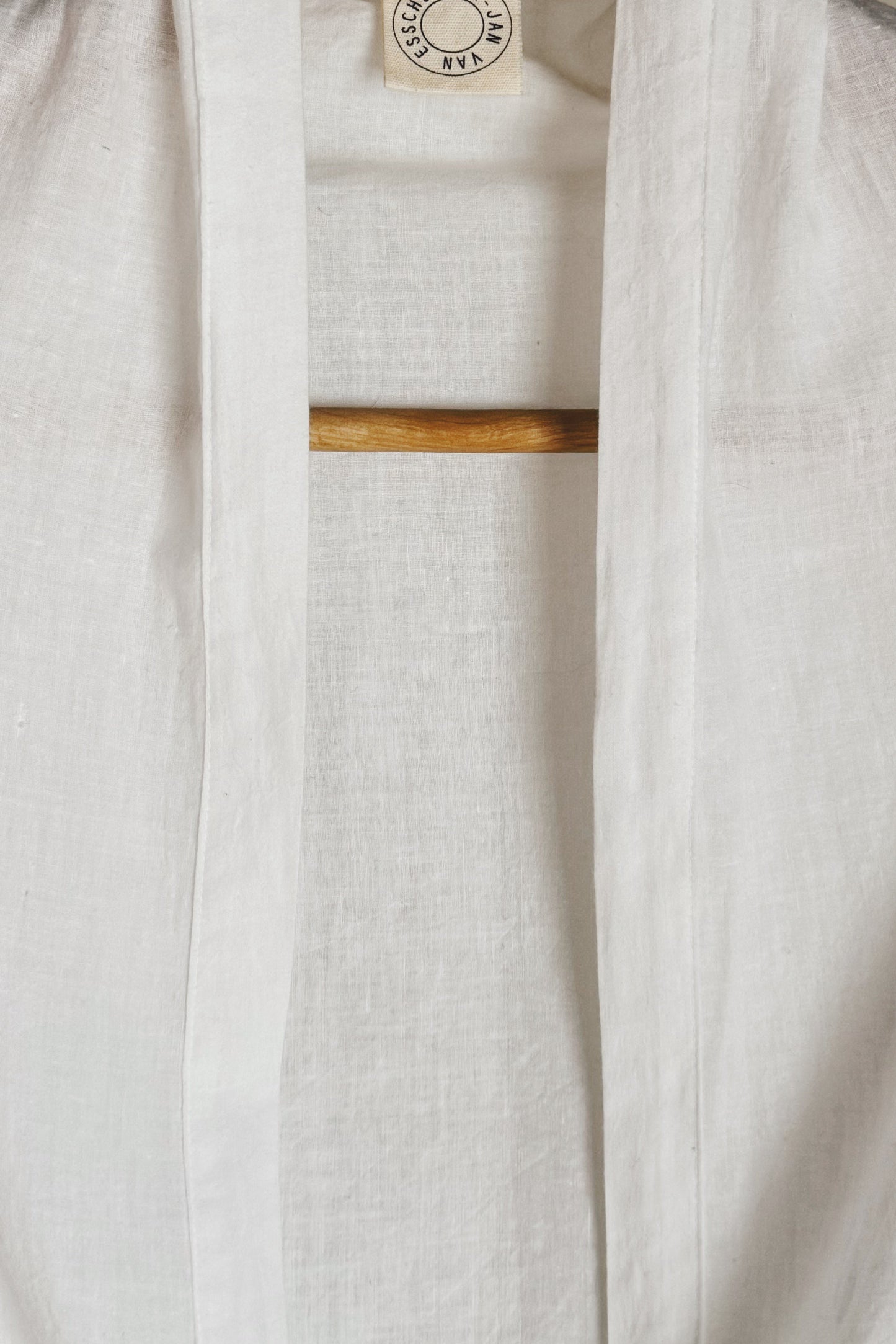 GRANDE ÉCHARPE CACHEMIRE JAN-JAN VAN ESSCHE EN VOILE DE COTON KHADI BLANC CASSÉ