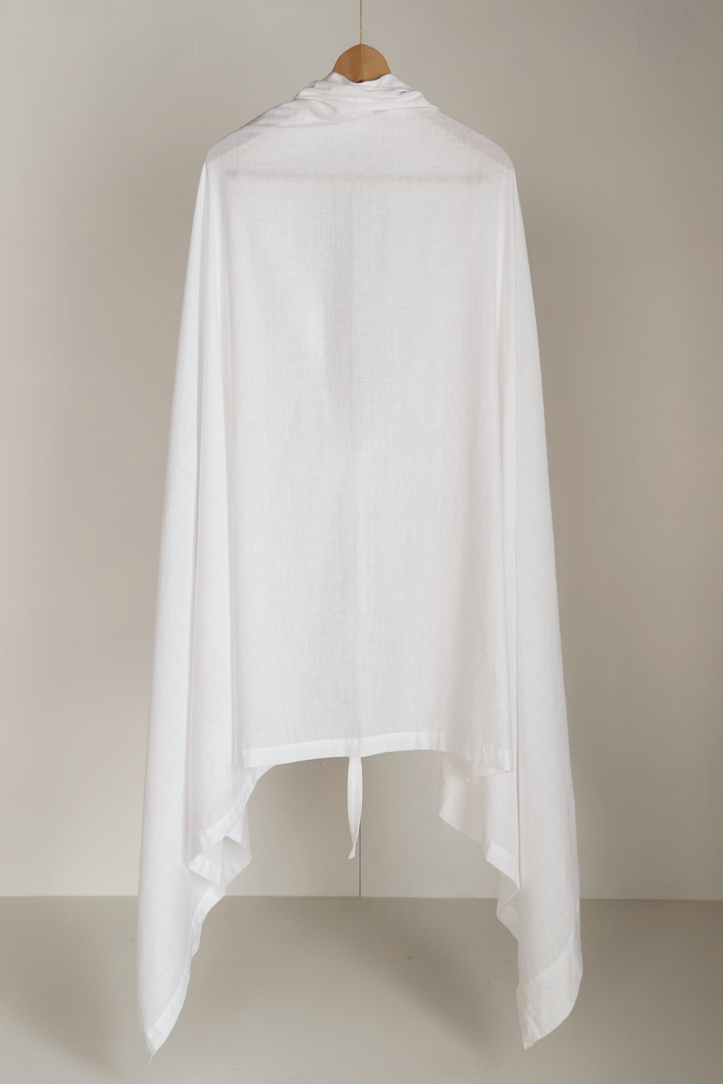 GRANDE ÉCHARPE CACHEMIRE JAN-JAN VAN ESSCHE EN VOILE DE COTON KHADI BLANC CASSÉ