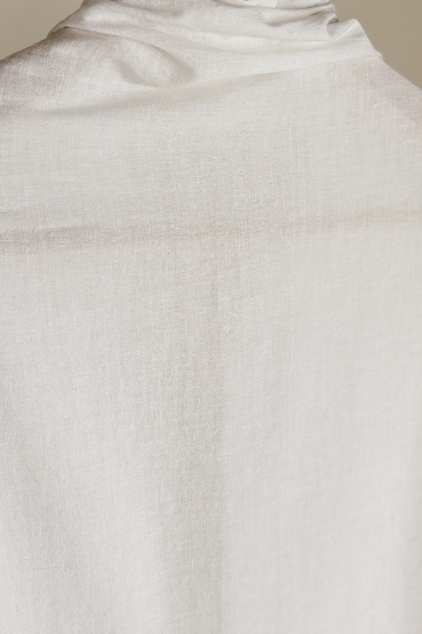 GRANDE ÉCHARPE CACHEMIRE JAN-JAN VAN ESSCHE EN VOILE DE COTON KHADI BLANC CASSÉ