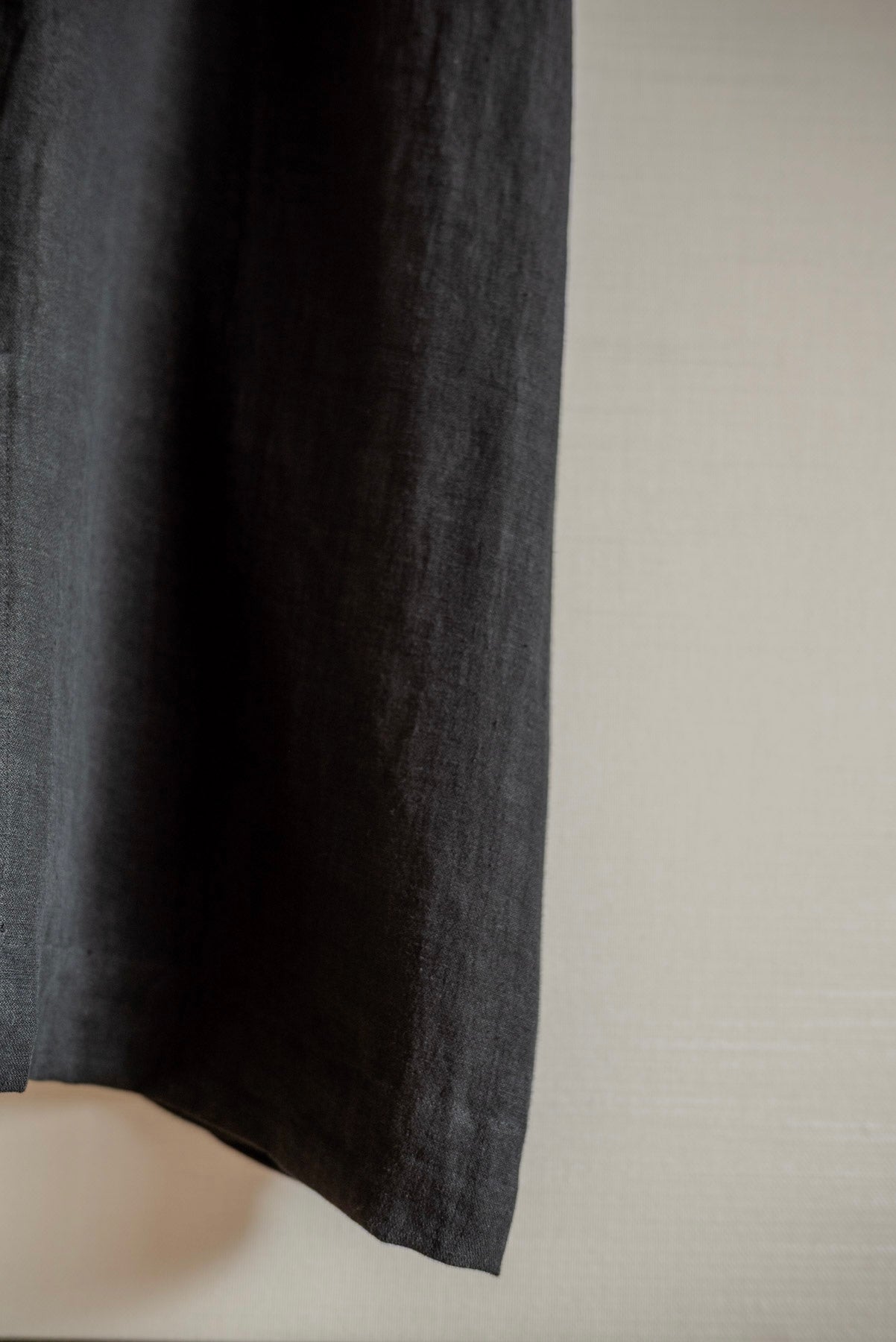 OIRA TSUTSUMU DRESS BLACK LINEN