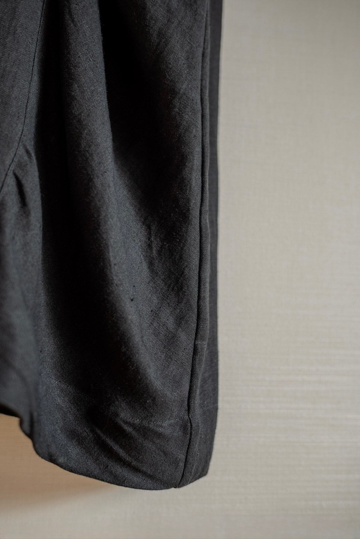 OIRA TSUTSUMU DRESS BLACK LINEN