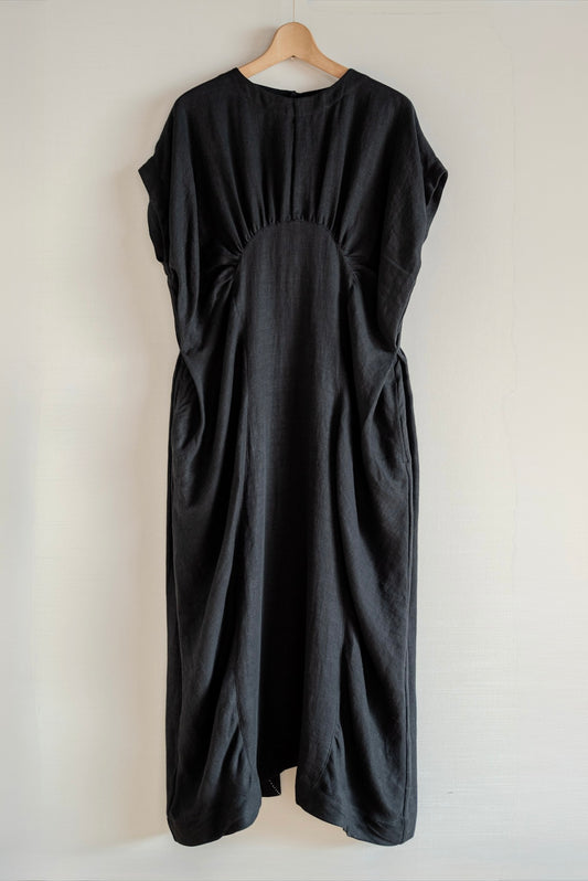 OIRA TSUTSUMU DRESS BLACK LINEN