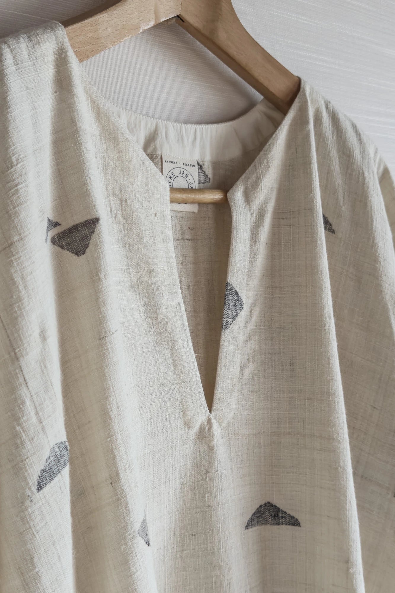 JAN-JAN VAN ESSCHE ERI SILK HANDWOVEN TUNIC HANDWOVEN GRAY PEAKS