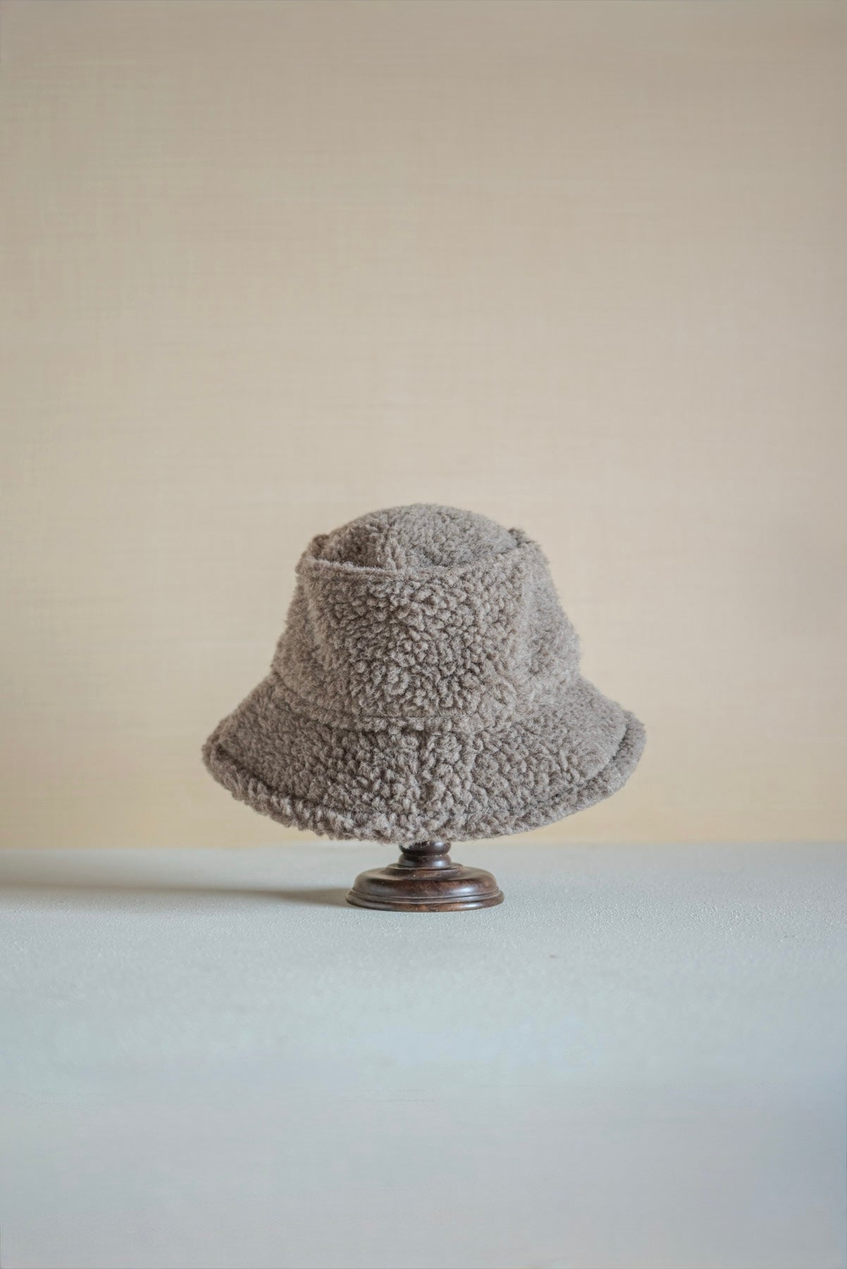 JAN-JAN VAN ESSCHE OVERSIZED BUCKET HAT TEDDY NATURAL GREY