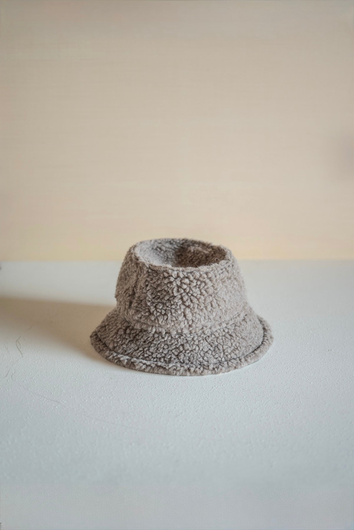 JAN-JAN VAN ESSCHE OVERSIZED BUCKET HAT TEDDY NATURAL GREY