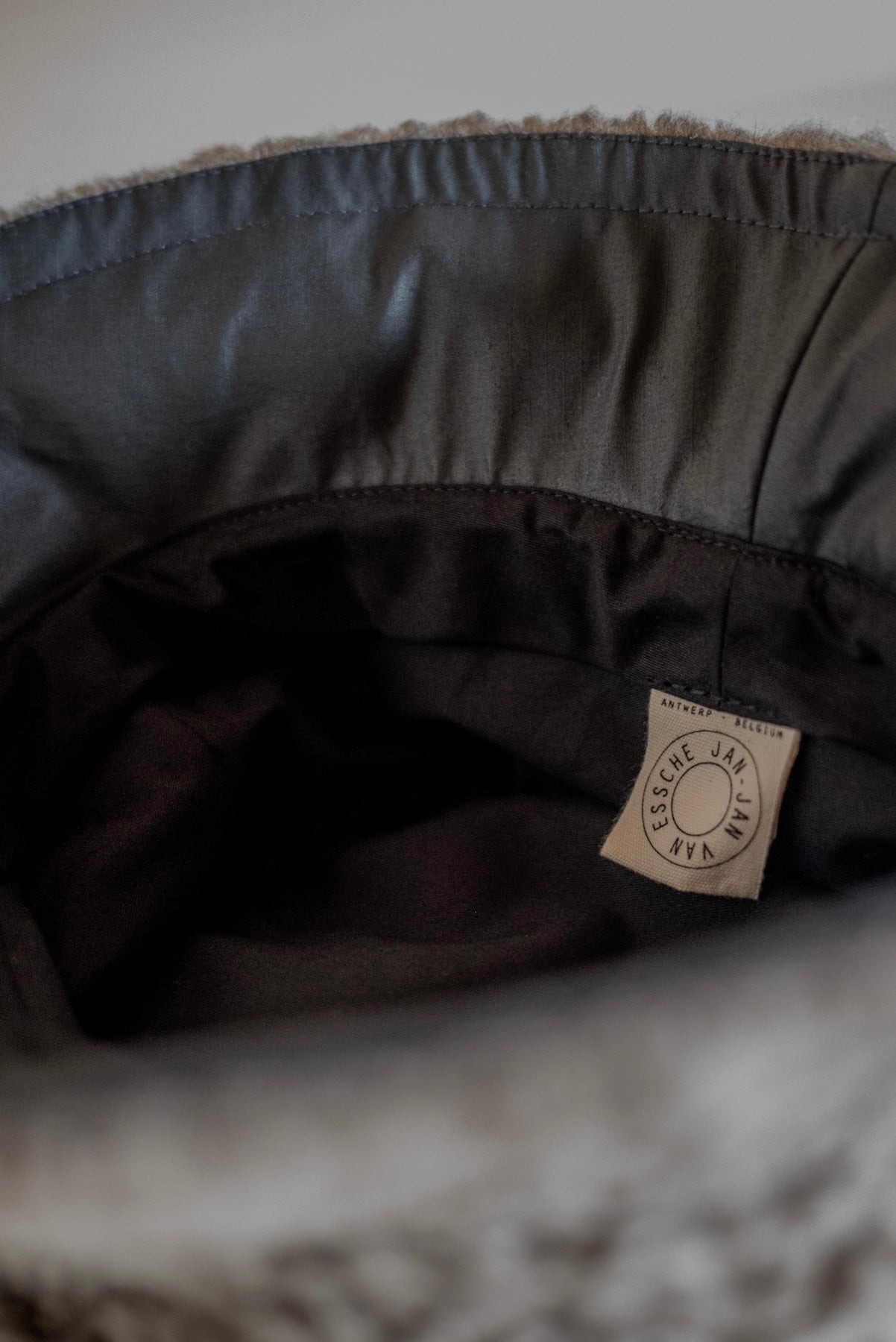 JAN-JAN VAN ESSCHE OVERSIZED BUCKET HAT TEDDY NATURAL GREY