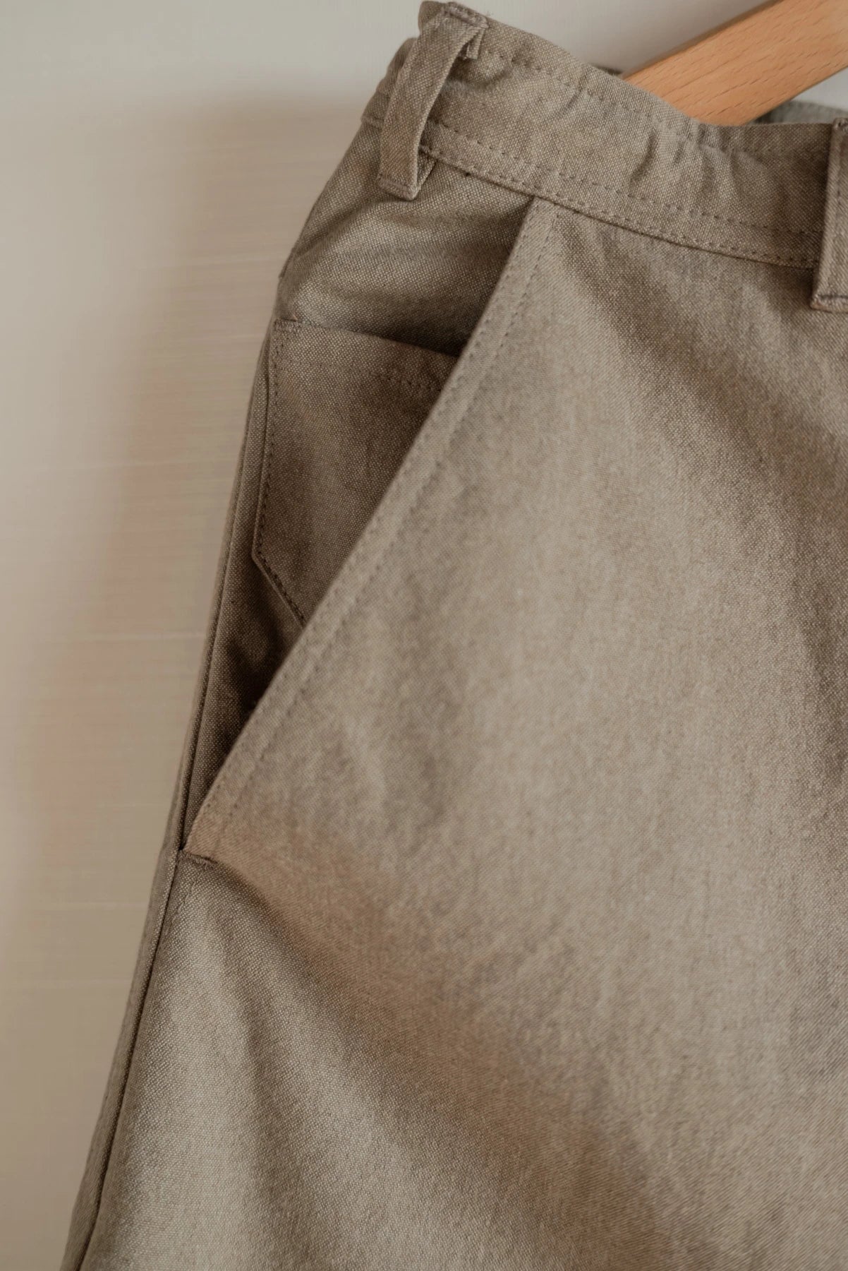 JAN-JAN VAN ESSCHE OVERSIZED 6-POCKET WORKWEAR STYLE TROUSERS CHAMBRAY CANVAS BROWN GREEN