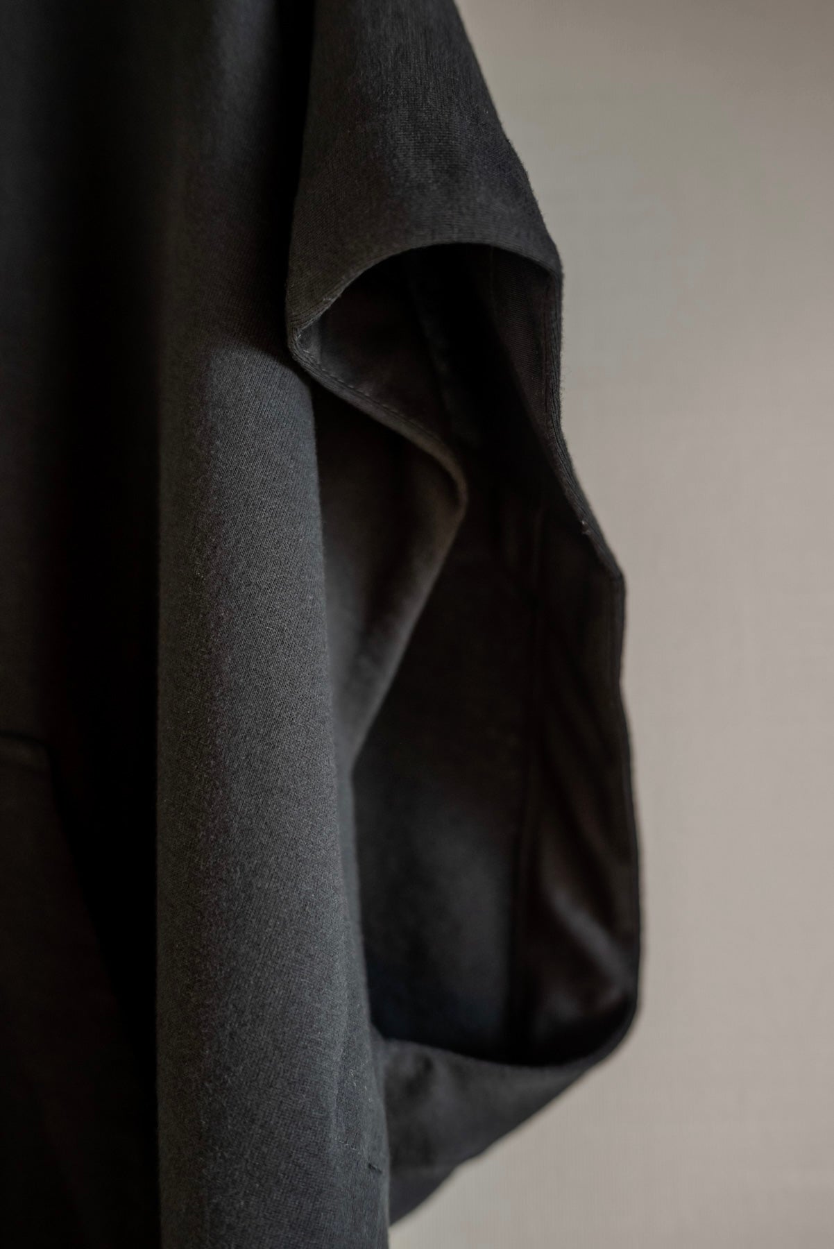 JAN-JAN VAN ESSCHE OVERSIZED SLEEVELESS HOODED SWEAT ORGANIC COTTON LINEN SWEAT SUMMER BLACK