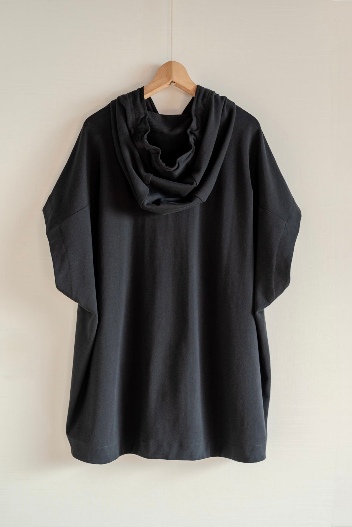 JAN-JAN VAN ESSCHE OVERSIZED SLEEVELESS HOODED SWEAT ORGANIC COTTON LINEN SWEAT SUMMER BLACK