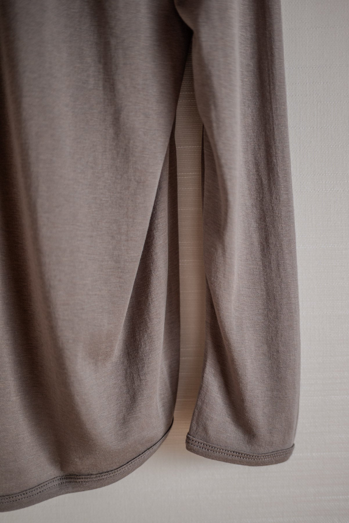 JAN-JAN VAN ESSCHE REGULAR FIT TURTLE NECK TEE COTTON SILK RIB DOVE