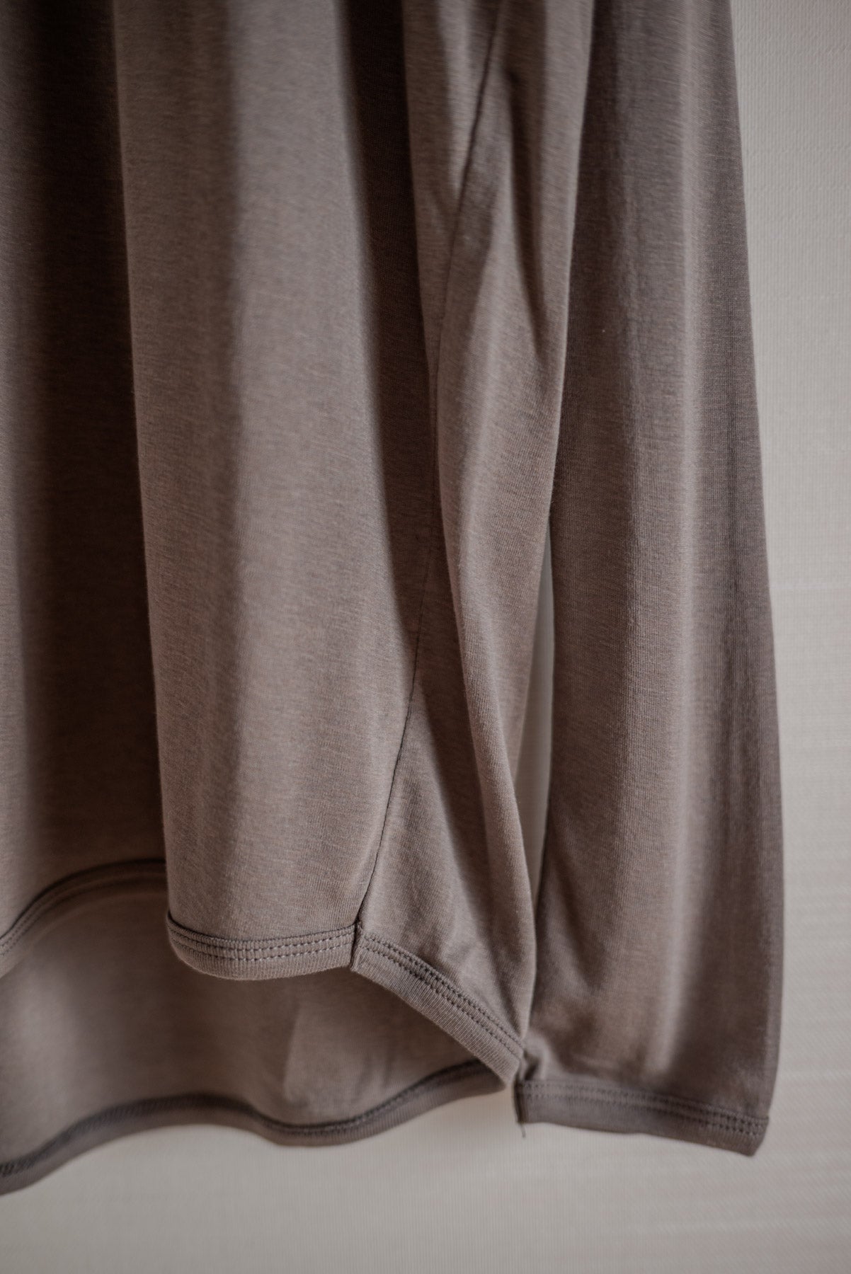 JAN-JAN VAN ESSCHE REGULAR FIT TURTLE NECK TEE COTTON SILK RIB DOVE