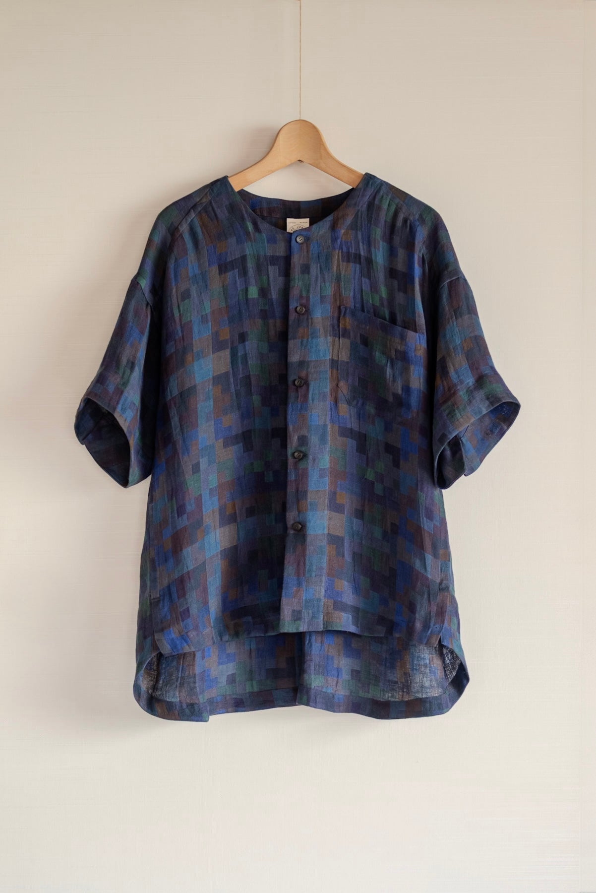 JAN-JAN VAN ESSCHE SHORT COLLARLESS SHIRT LINEN DOUBLE CLOTH PUZZLE