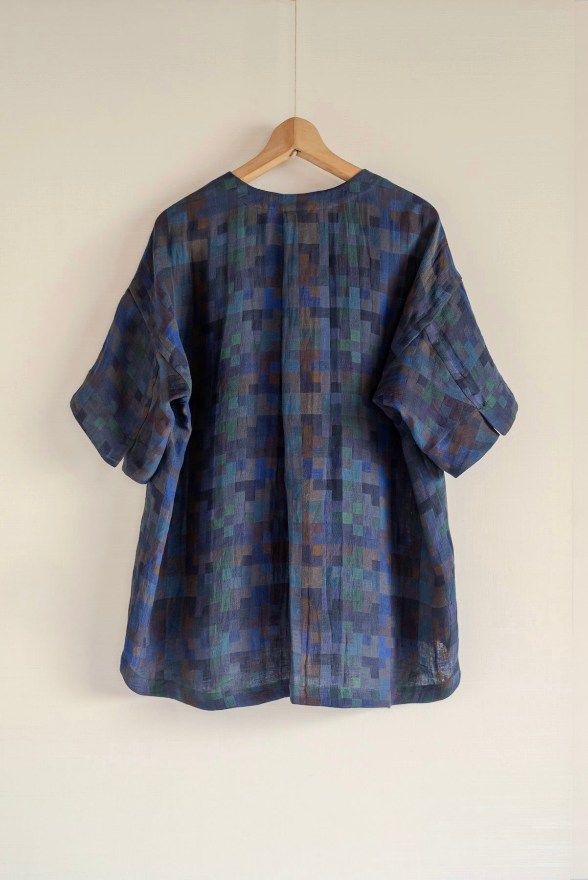JAN-JAN VAN ESSCHE SHORT COLLARLESS SHIRT LINEN DOUBLE CLOTH PUZZLE