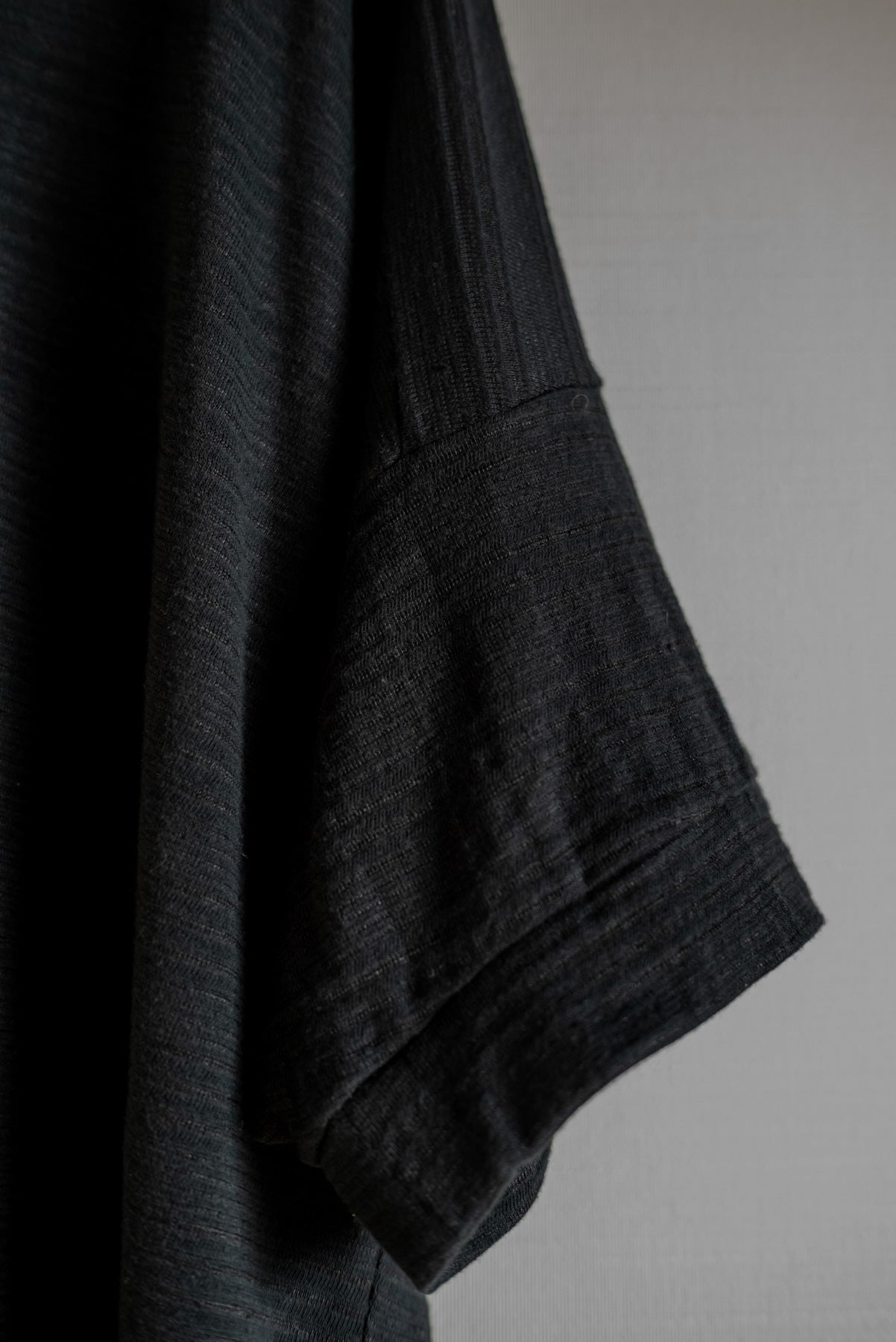 JAN-JAN VAN ESSCHE SHORT SLEEVE CREW NECK TEE RIPPLE JERSEY BLACK