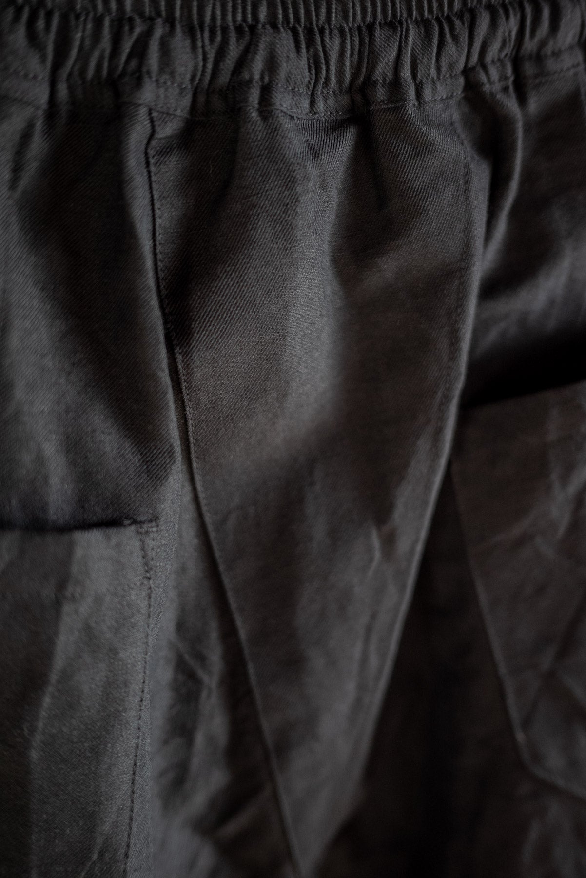 JAN-JAN VAN ESSCHE TROUSERS WITH ELASTIC WAISTBAND IN THE BACK BLACK
