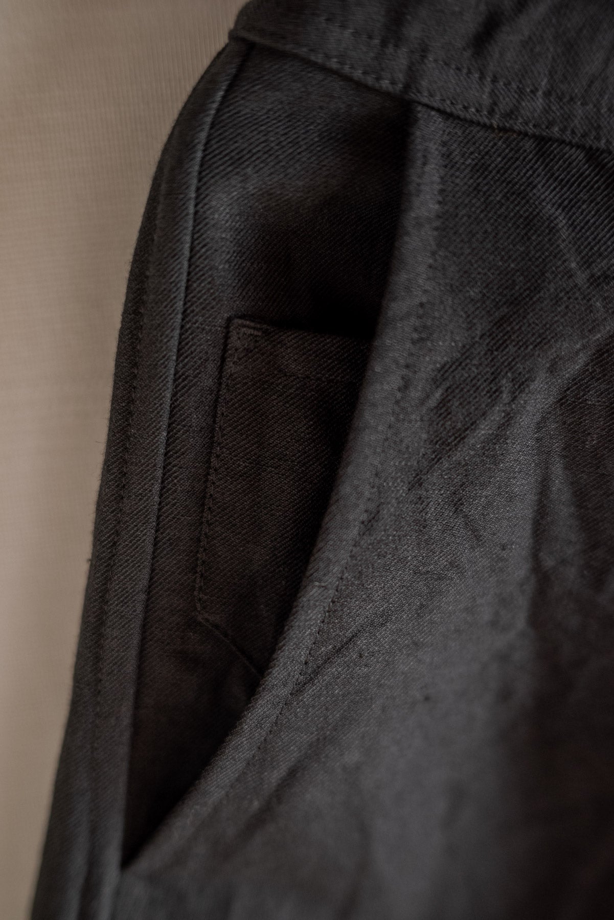 JAN-JAN VAN ESSCHE TROUSERS WITH ELASTIC WAISTBAND IN THE BACK BLACK