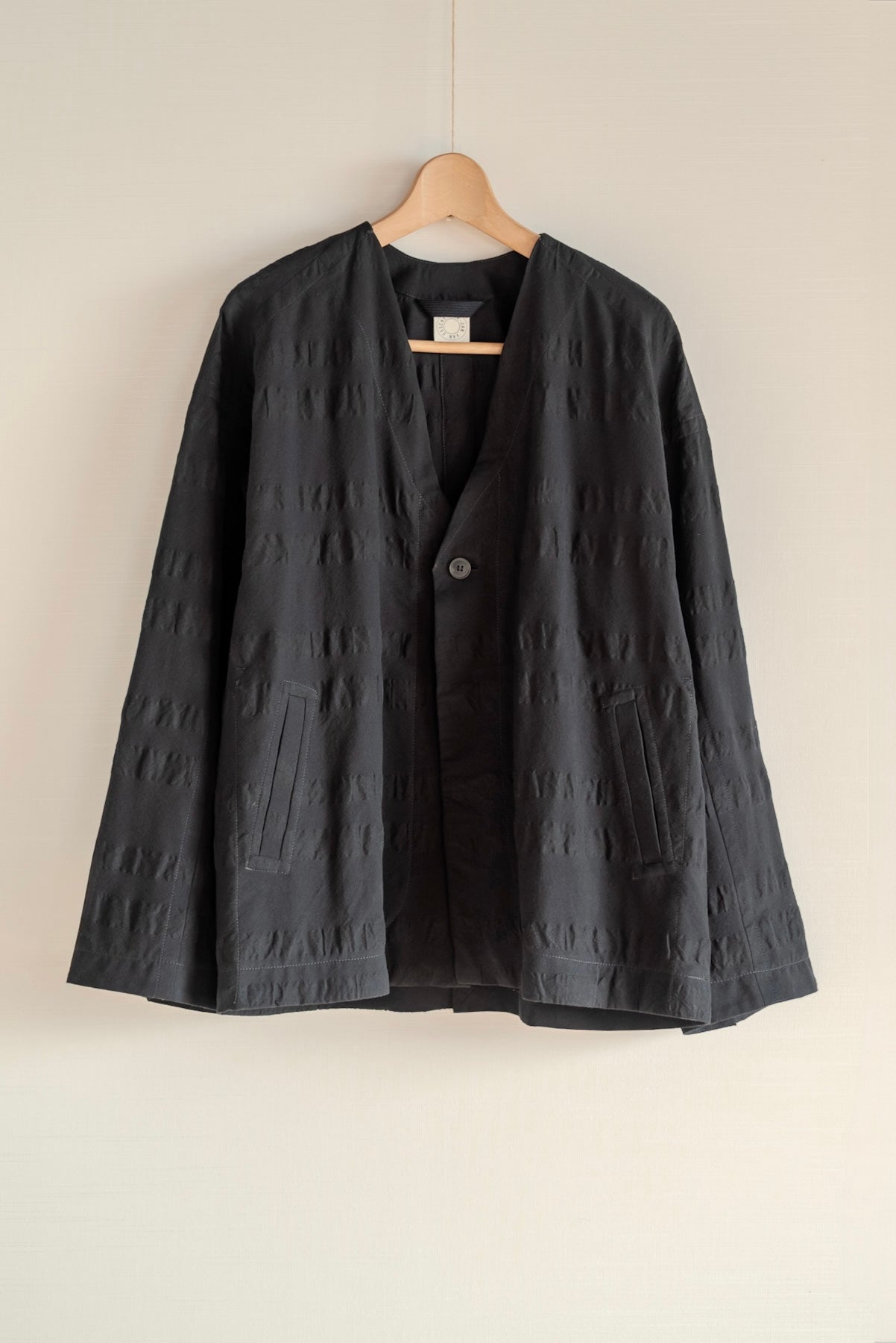 JAN-JAN VAN ESSCHE UNLINED COLLARLESS BLAZER BROAD STRIPE CLOTH BLACK