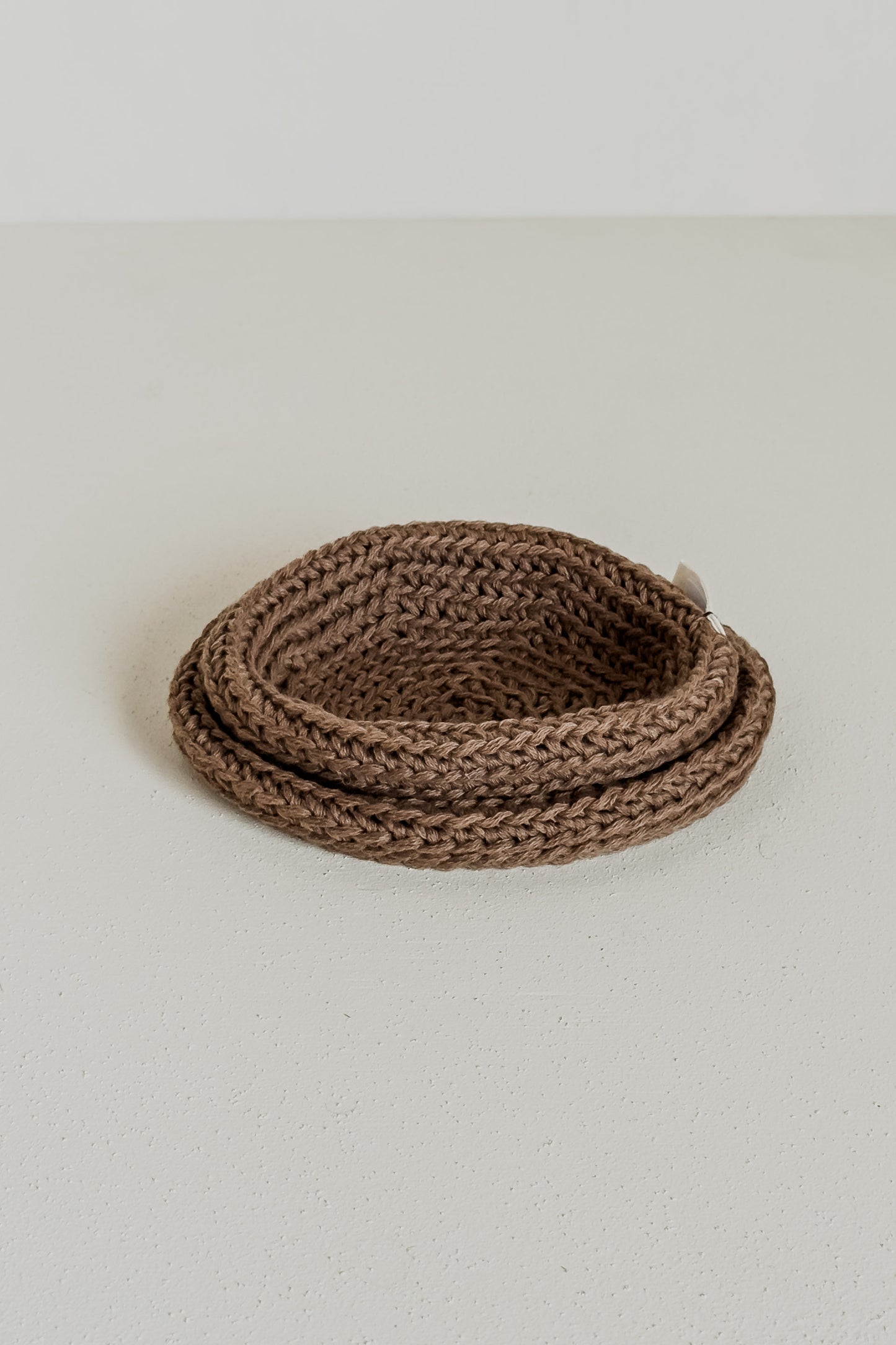 BONNET CROCHETÉ MAIN JAN-JAN VAN ESSCHE EN LAINE DE CHAMEAU NATURELLE