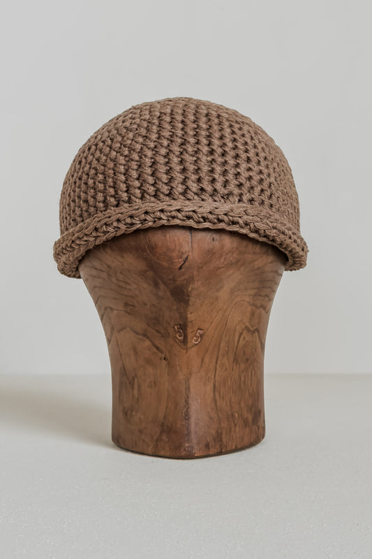 BONNET CROCHETÉ MAIN JAN-JAN VAN ESSCHE EN LAINE DE CHAMEAU NATURELLE