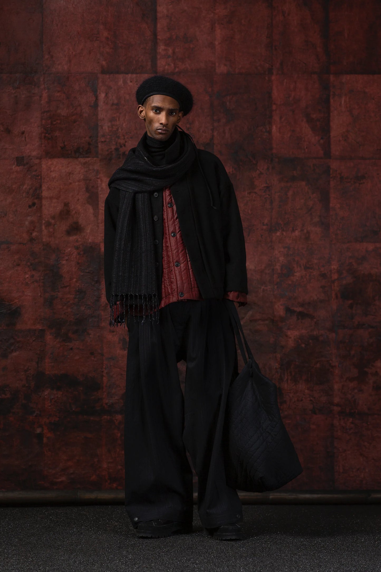 JAN-JAN VAN ESSCHE COLLARLESS PADDED JACKET SHULIANG SILK PADDED OXBLOOD