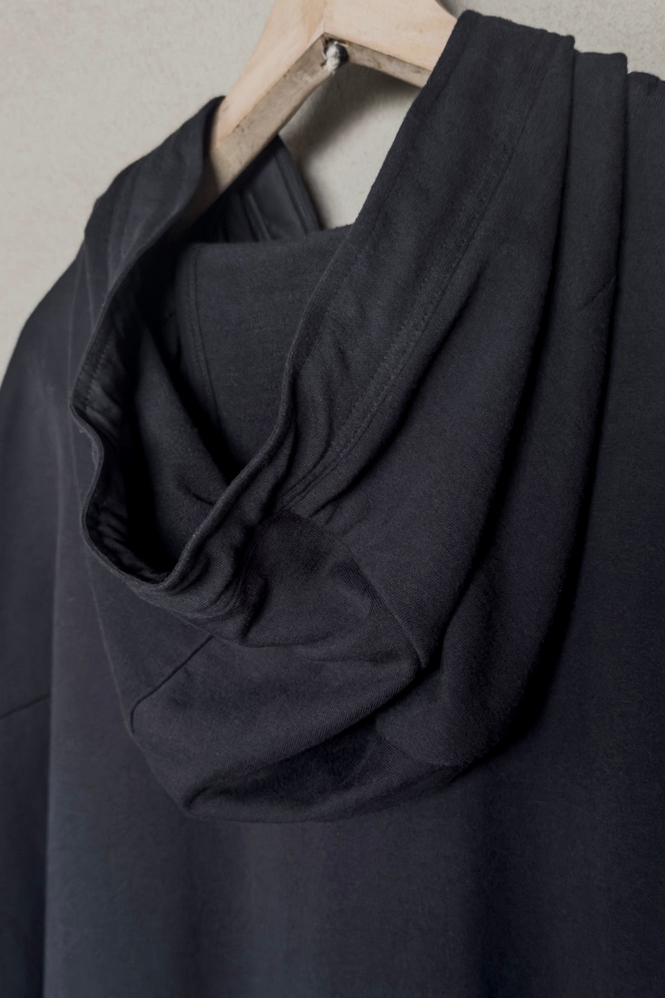 JAN-JAN VAN ESSCHE OVERSIZED SLEEVELESS HOODED SWEAT ORGANIC COTTON LINEN SWEAT SUMMER BLACK
