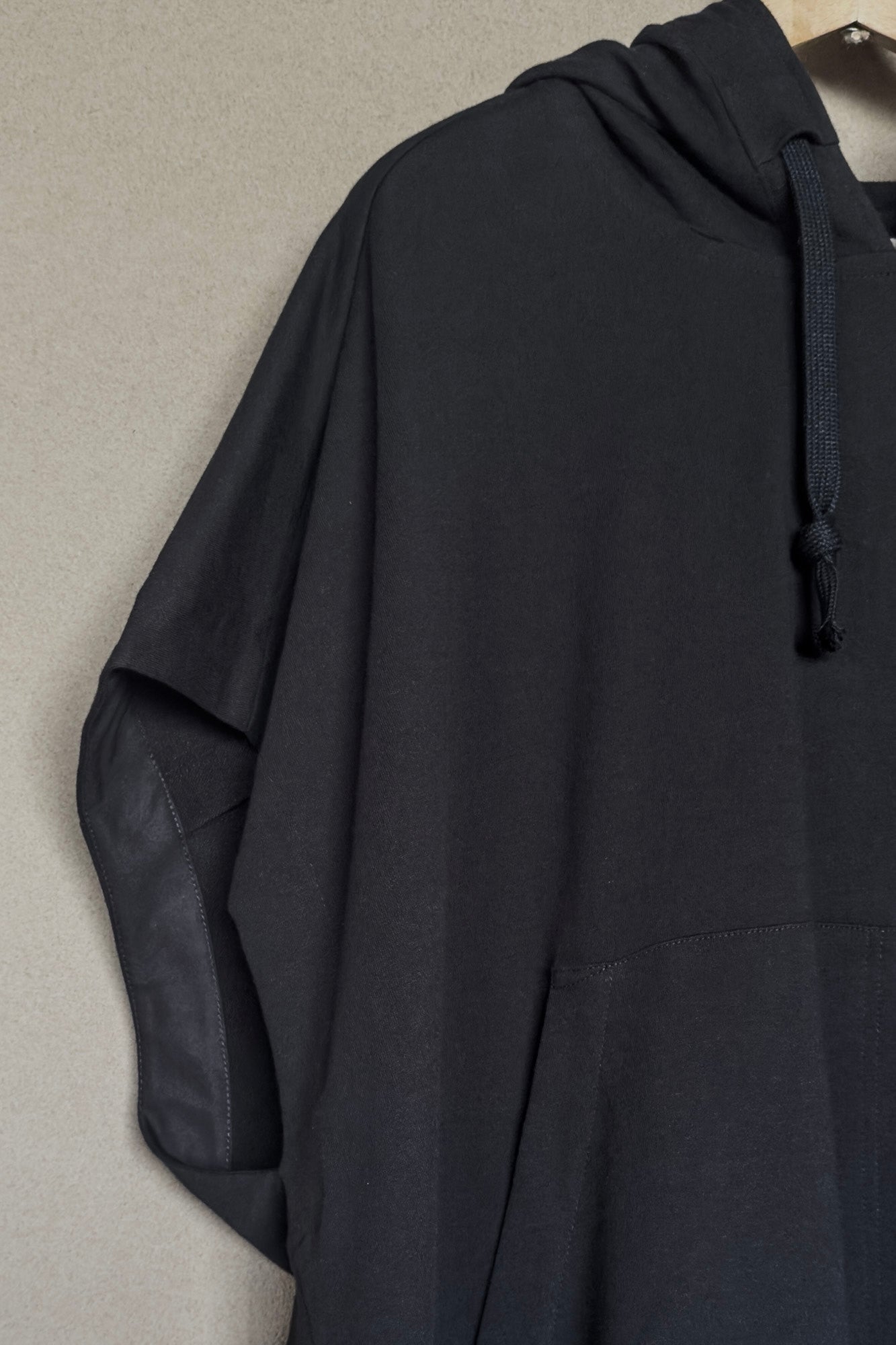 JAN-JAN VAN ESSCHE OVERSIZED SLEEVELESS HOODED SWEAT ORGANIC COTTON LINEN SWEAT SUMMER BLACK