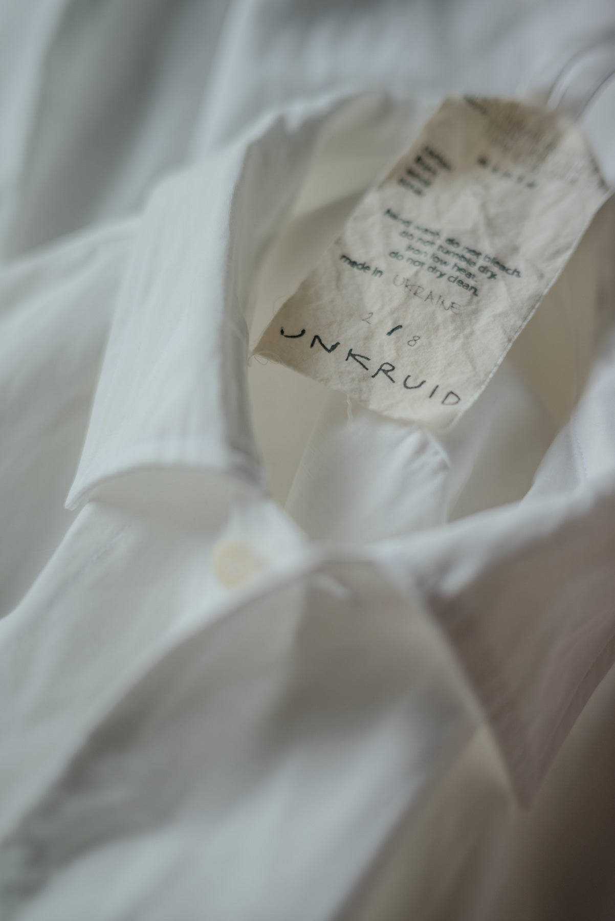 Chemise à coupe nuageuse non standard, gabardine à torsion ultra dure, blanche