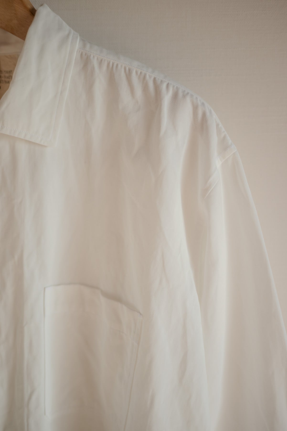 Chemise à coupe nuageuse non standard, gabardine à torsion ultra dure, blanche