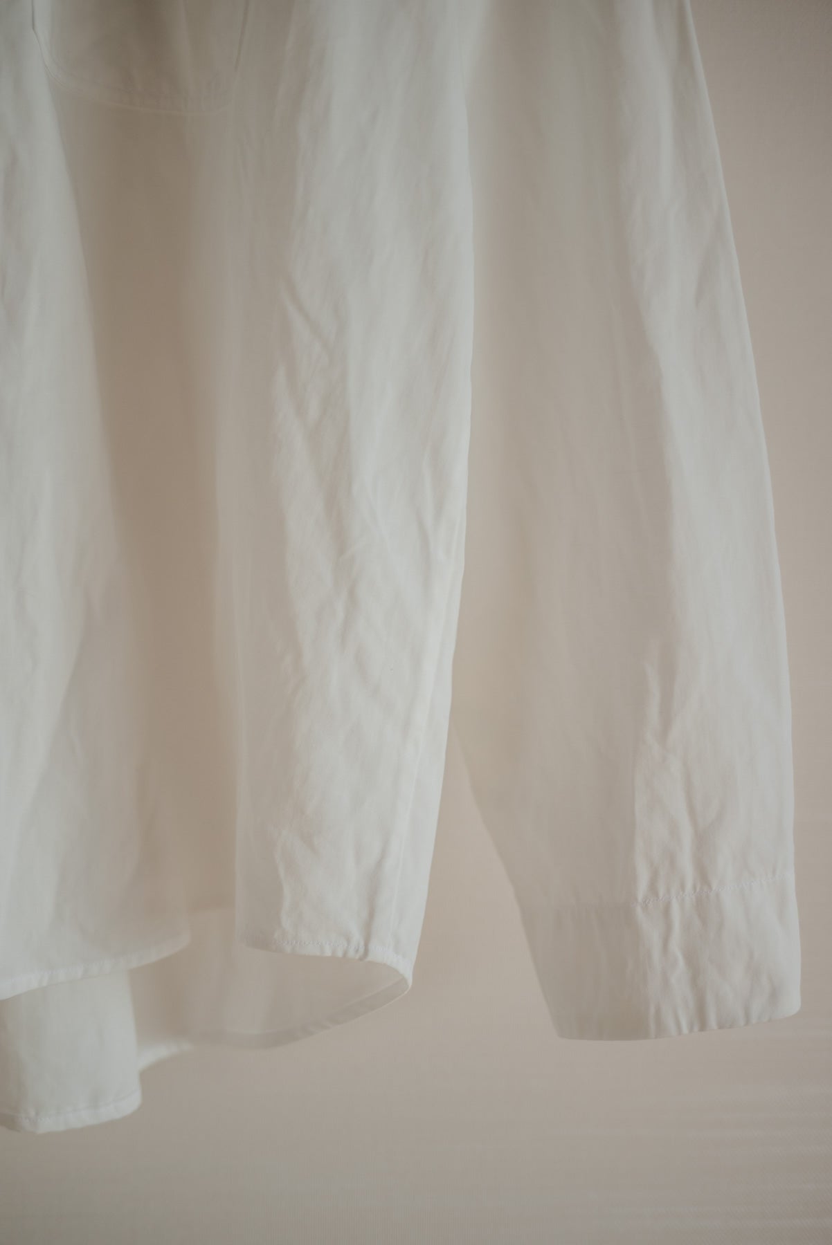 Chemise à coupe nuageuse non standard, gabardine à torsion ultra dure, blanche