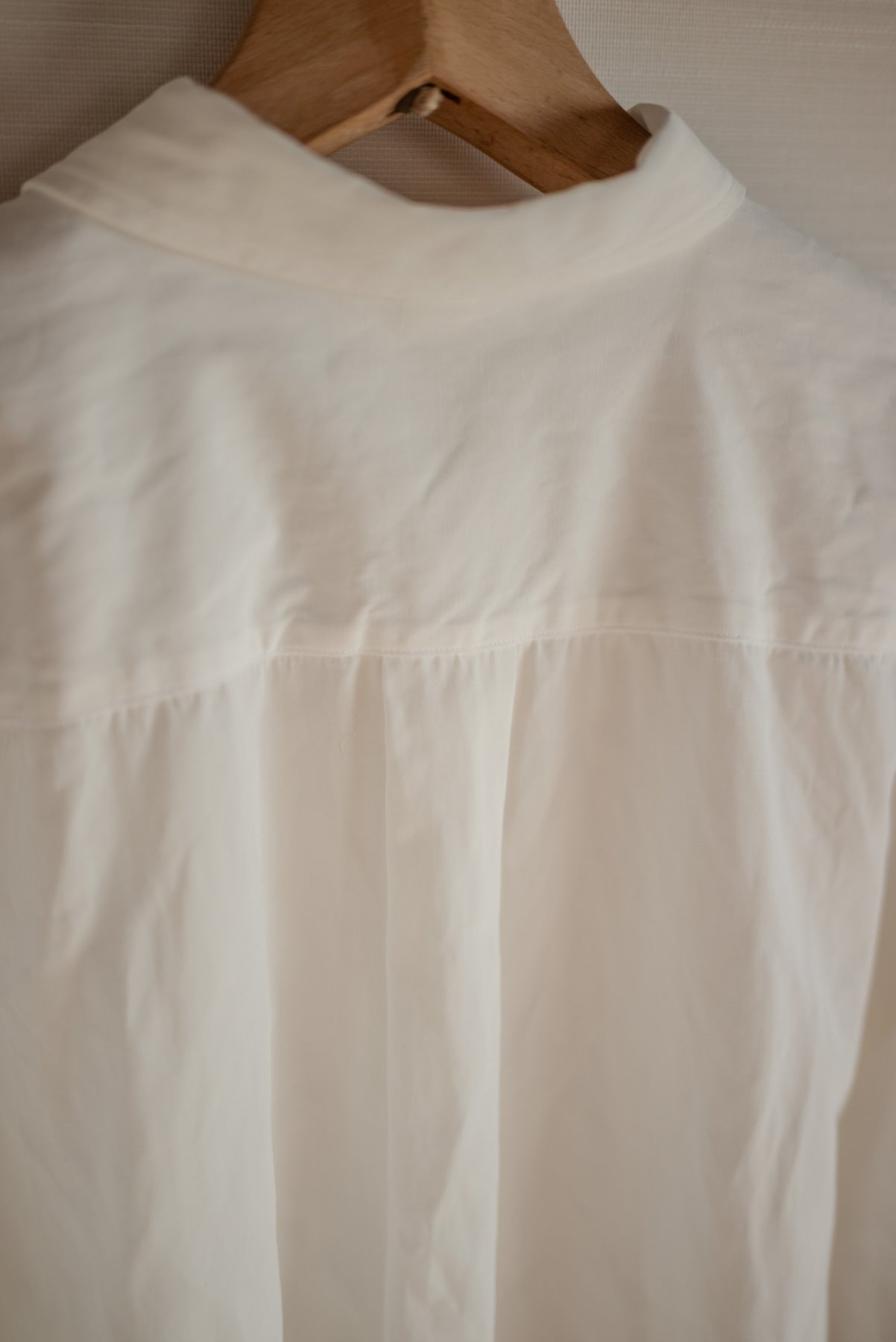 Chemise à coupe nuageuse non standard, gabardine à torsion ultra dure, blanche