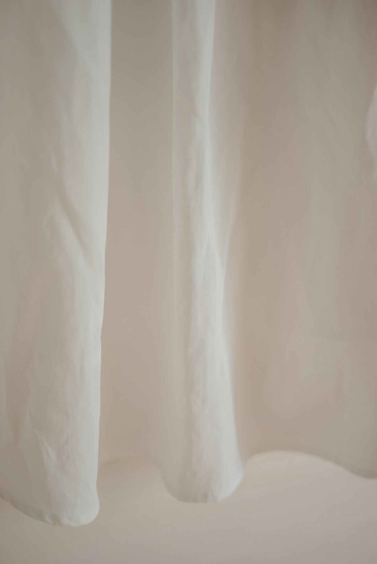 Chemise à coupe nuageuse non standard, gabardine à torsion ultra dure, blanche