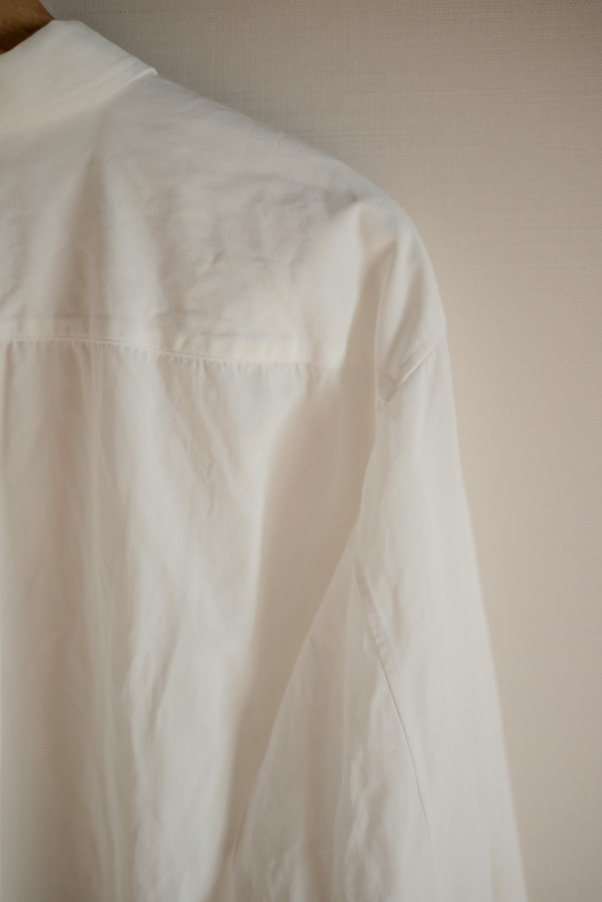 Chemise à coupe nuageuse non standard, gabardine à torsion ultra dure, blanche
