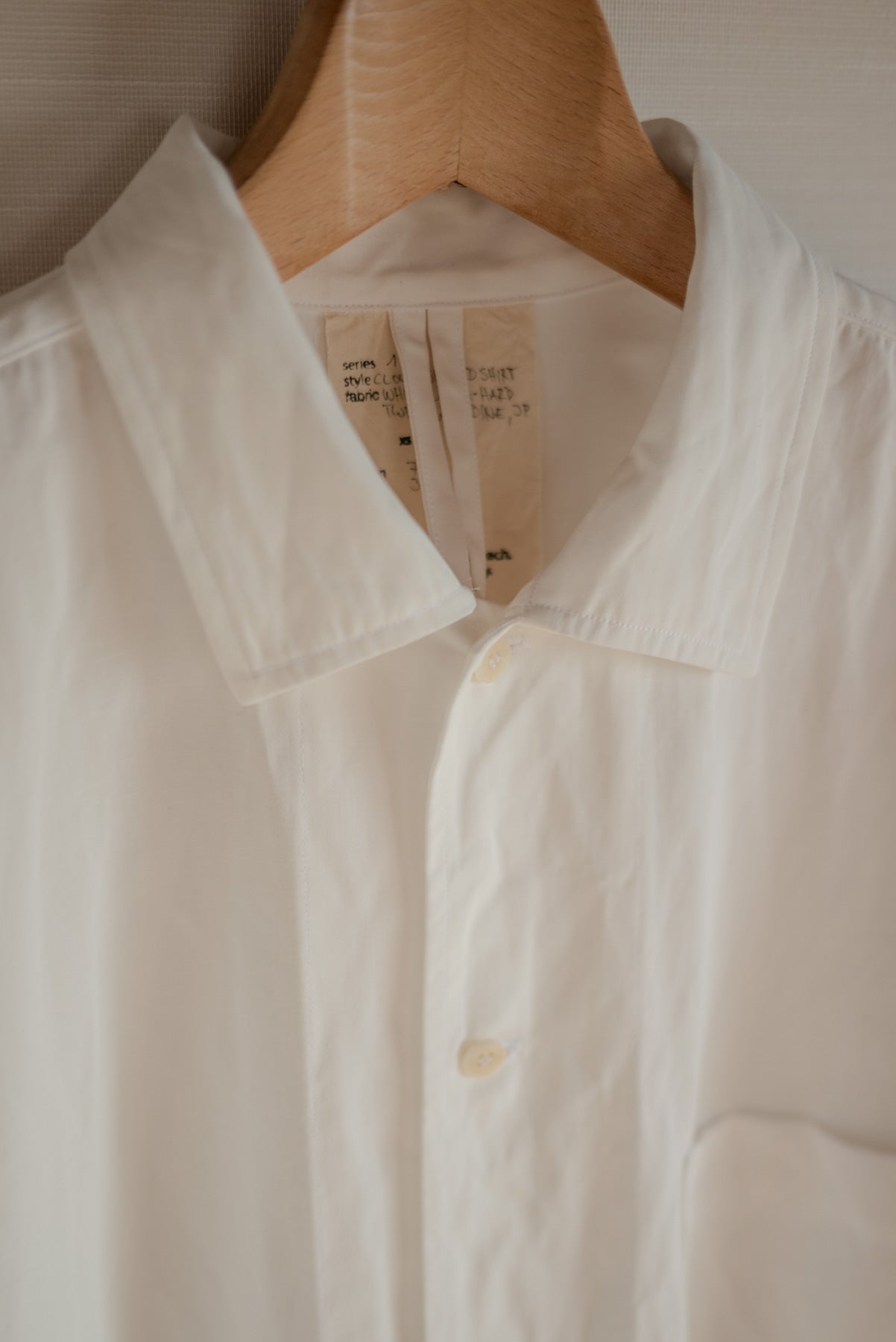 Chemise à coupe nuageuse non standard, gabardine à torsion ultra dure, blanche