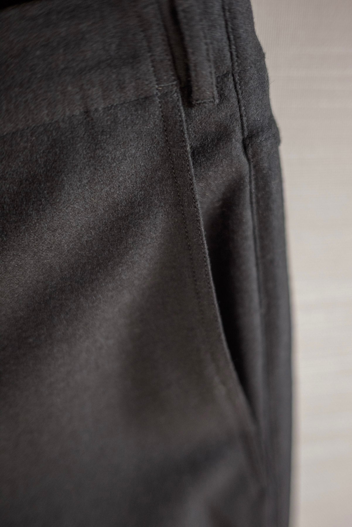 PANTALON LARGE UNKRUID EN LODEN FIN NOIR