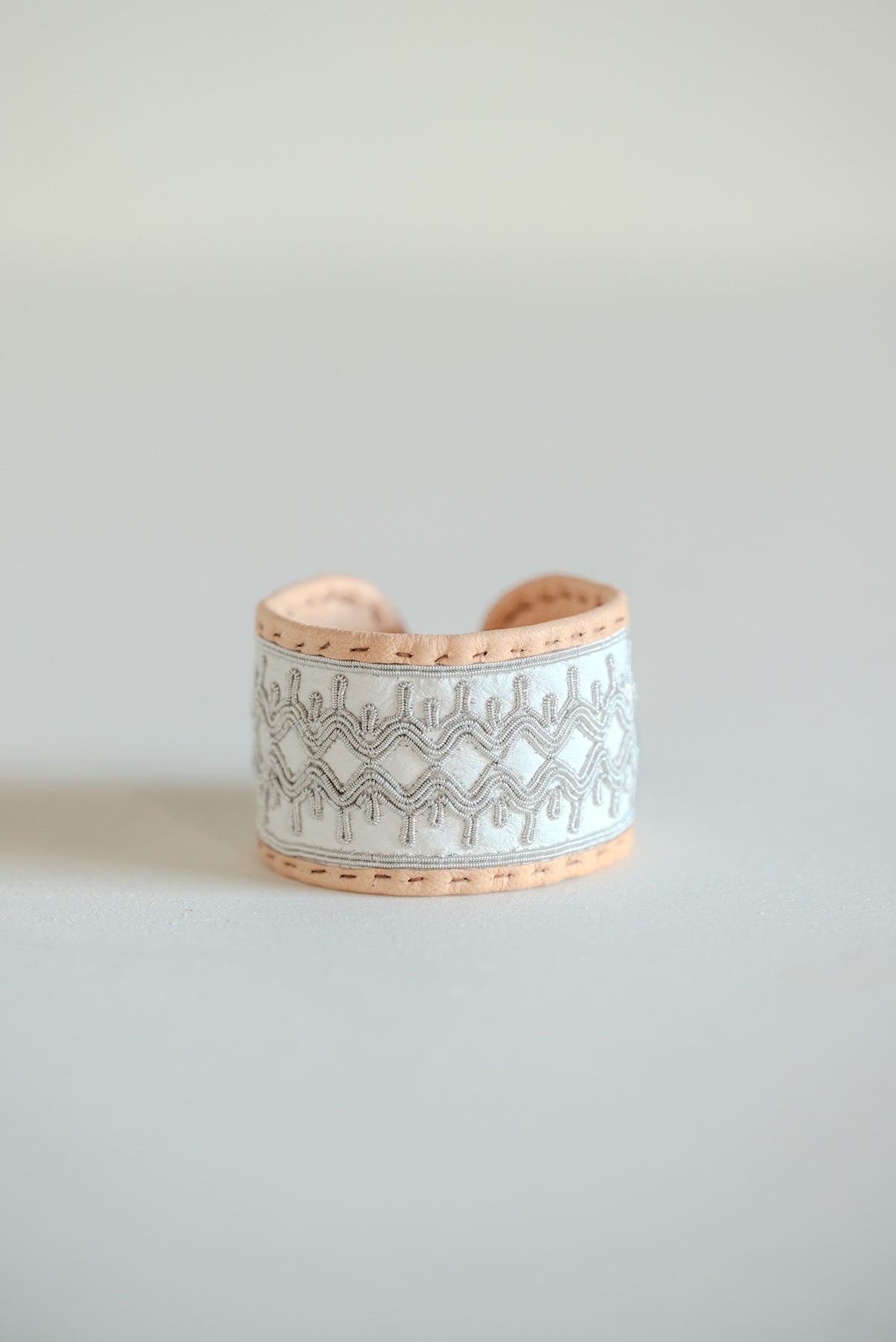 MARIA RUDMAN Authentic Collection Tan×White wide bracelet – view 1
