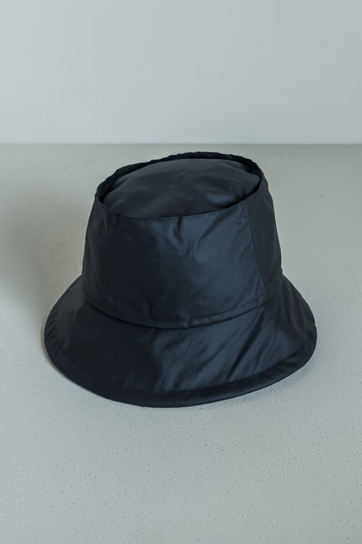 JAN-JAN VAN ESSCHE OVERSIZED BUCKET HAT COATED COTTON RIBSTOP OFF BLACK