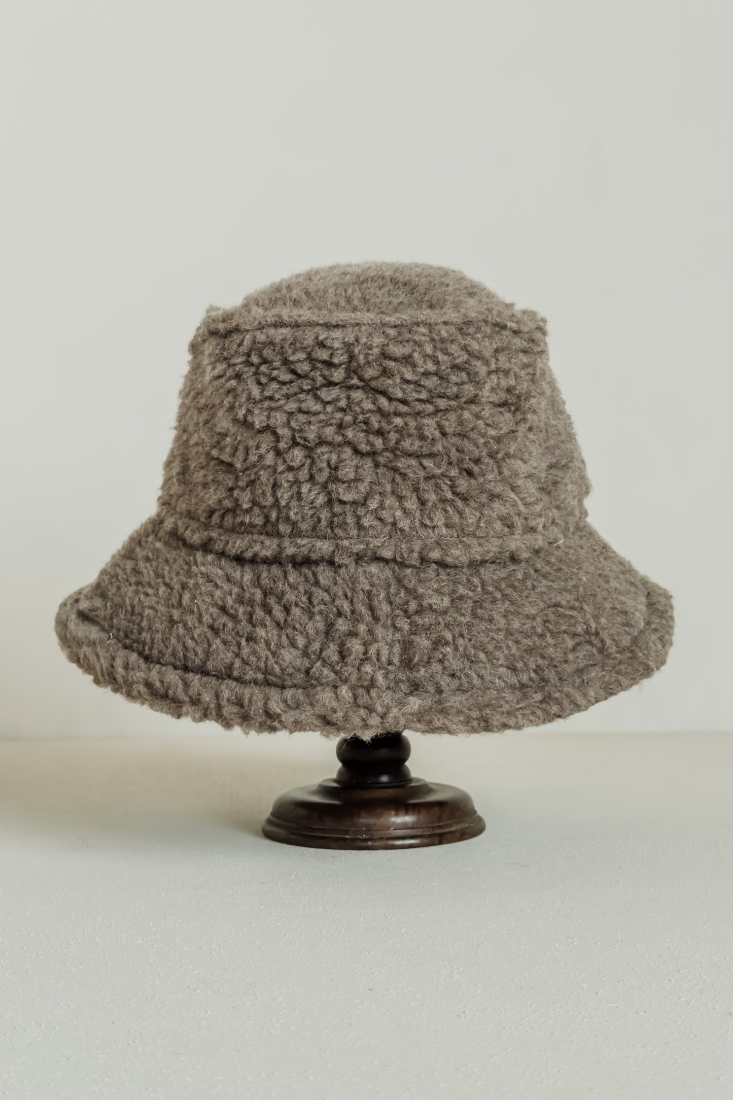 JAN-JAN VAN ESSCHE OVERSIZED BUCKET HAT TEDDY NATURAL GREY