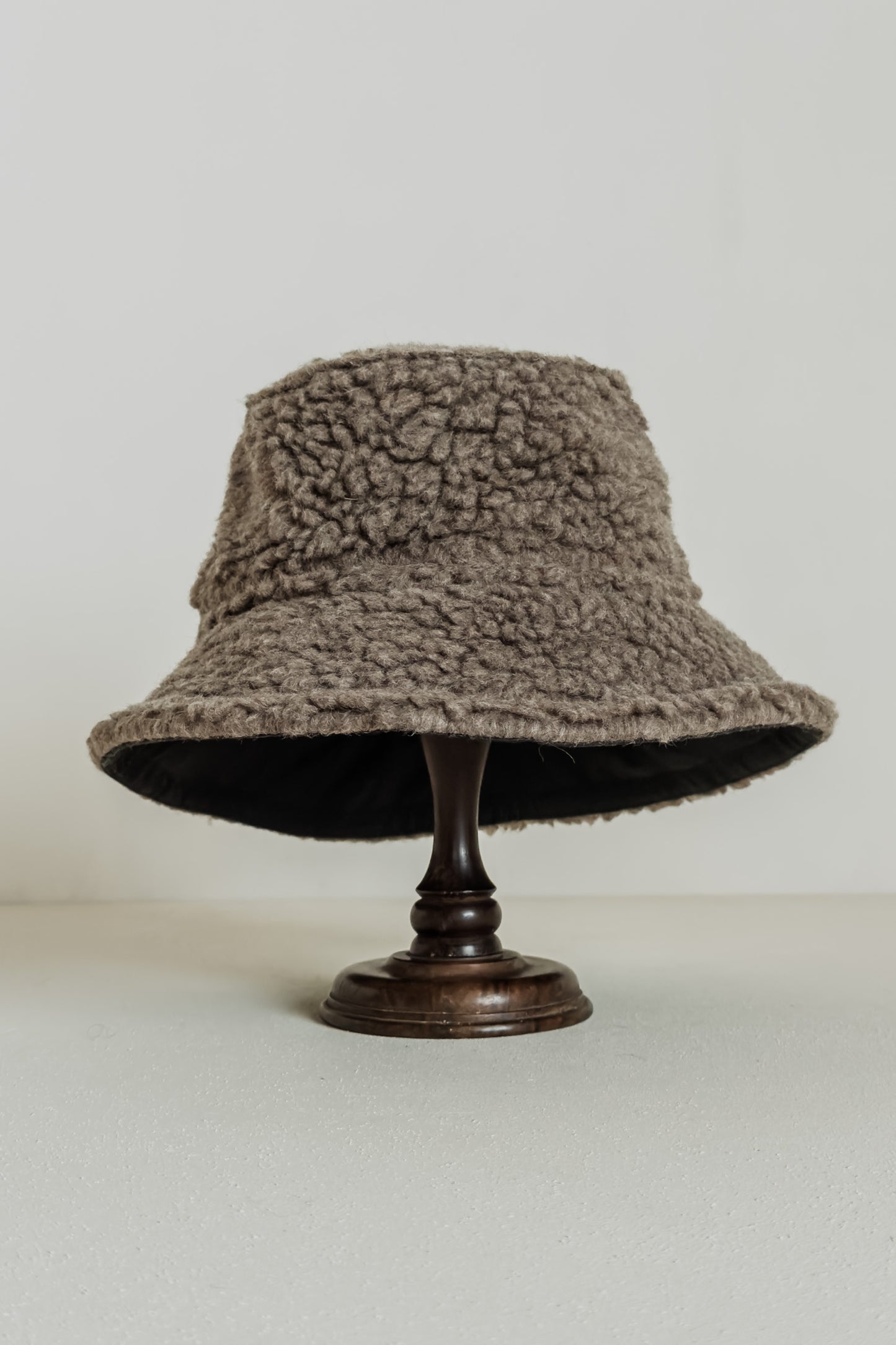 JAN-JAN VAN ESSCHE OVERSIZED BUCKET HAT TEDDY NATURAL GREY