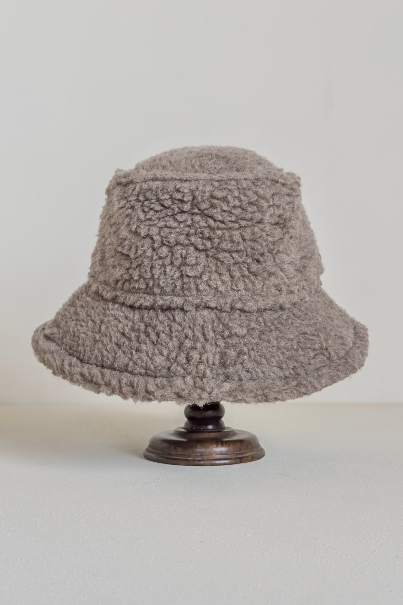 JAN-JAN VAN ESSCHE OVERSIZED BUCKET HAT TEDDY NATURAL GREY