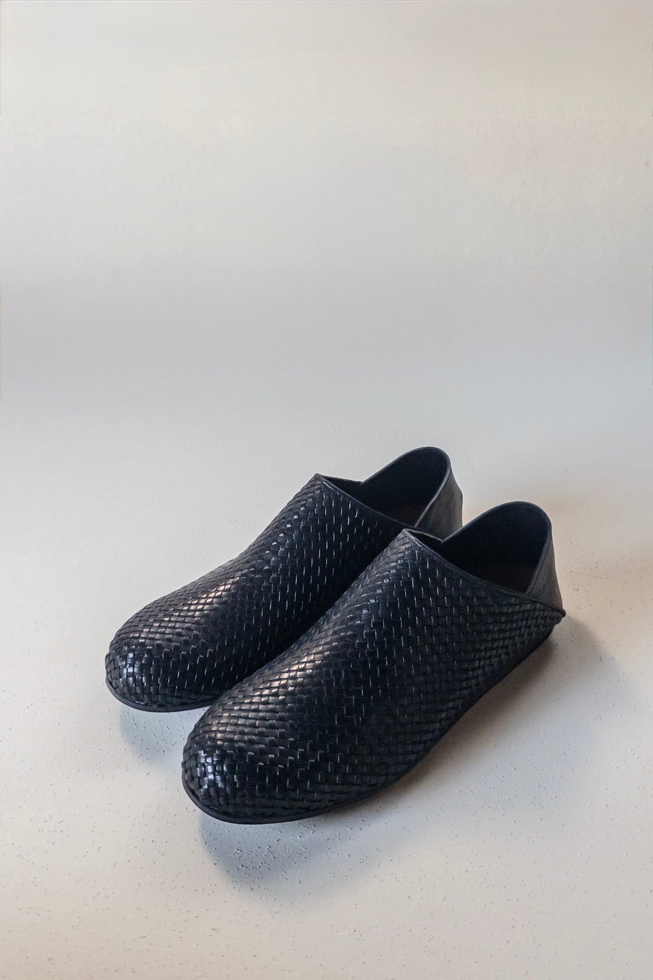 JAN-JAN VAN ESSCHE × PETROSOLAUM HANDWOVEN BABOUCHE BLACK