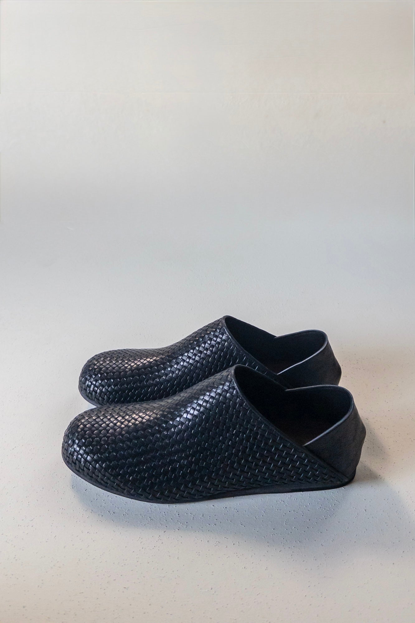 JAN-JAN VAN ESSCHE × PETROSOLAUM HANDWOVEN BABOUCHE BLACK