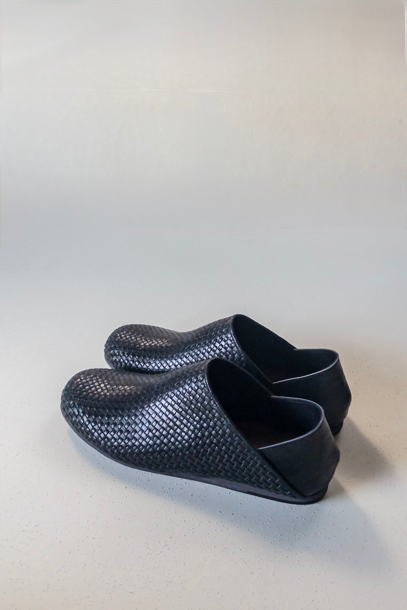 JAN-JAN VAN ESSCHE × PETROSOLAUM HANDWOVEN BABOUCHE BLACK