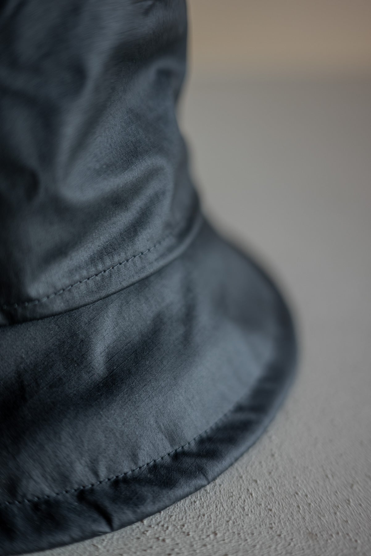 JAN-JAN VAN ESSCHE OVERSIZED BUCKET HAT COATED COTTON RIBSTOP OFF BLACK