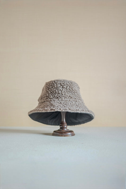 JAN-JAN VAN ESSCHE OVERSIZED BUCKET HAT TEDDY NATURAL GREY