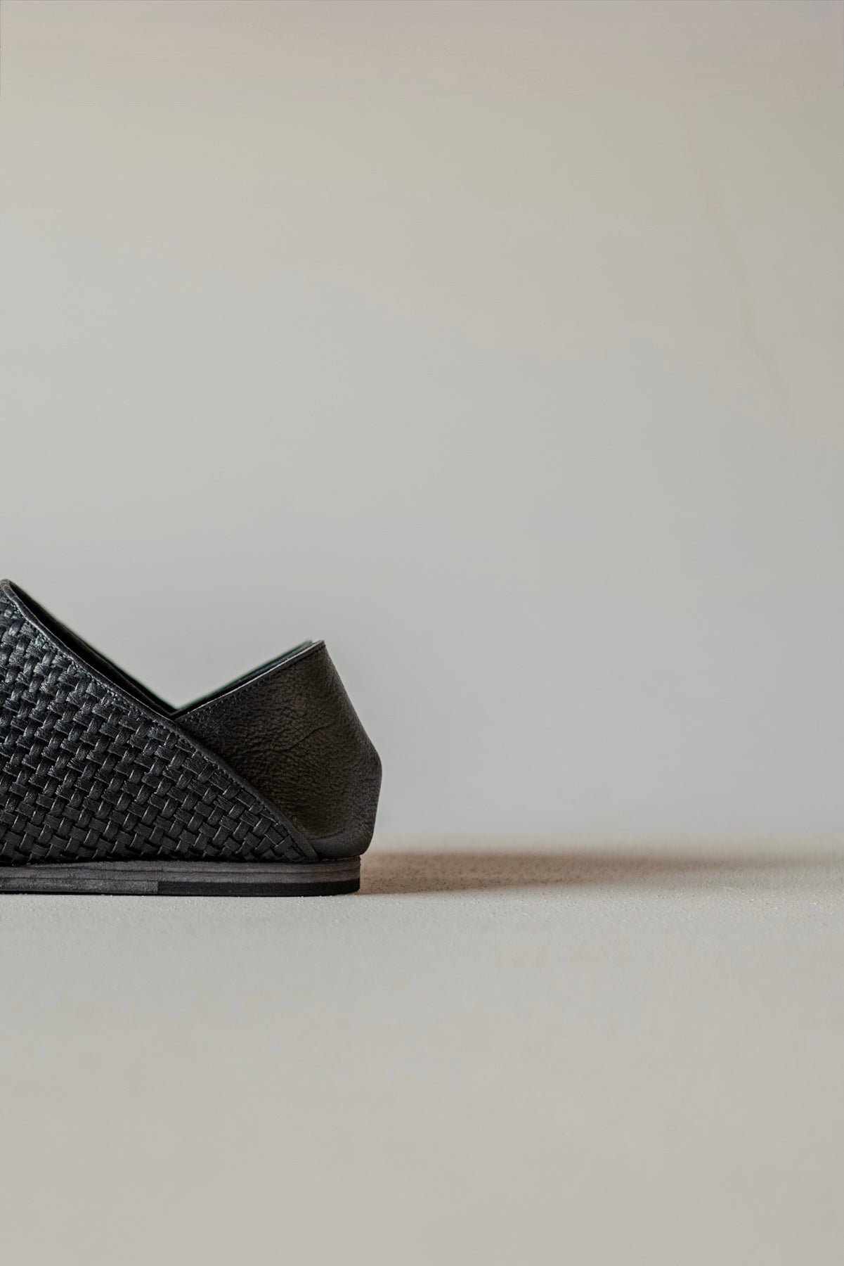 JAN-JAN VAN ESSCHE × PETROSOLAUM HANDWOVEN BABOUCHE BLACK