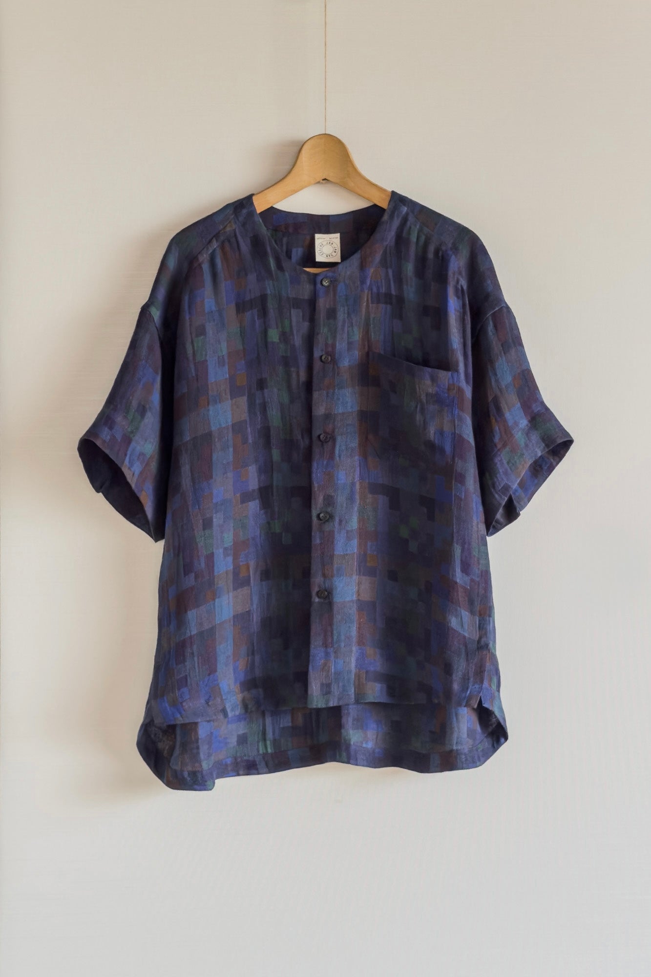 JAN-JAN VAN ESSCHE SHORT COLLARLESS SHIRT LINEN DOUBLE CLOTH PUZZLE