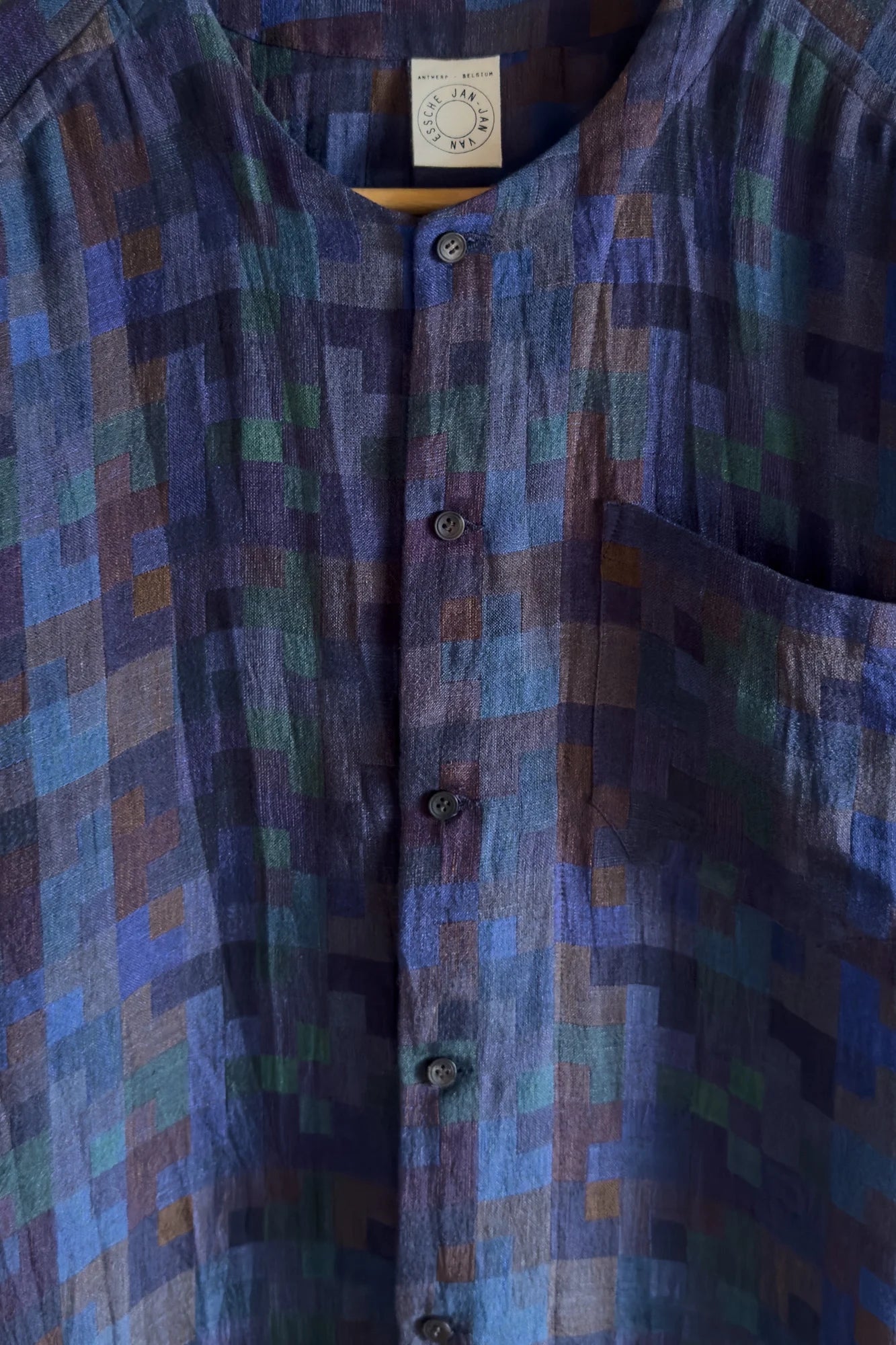 JAN-JAN VAN ESSCHE SHORT COLLARLESS SHIRT LINEN DOUBLE CLOTH PUZZLE