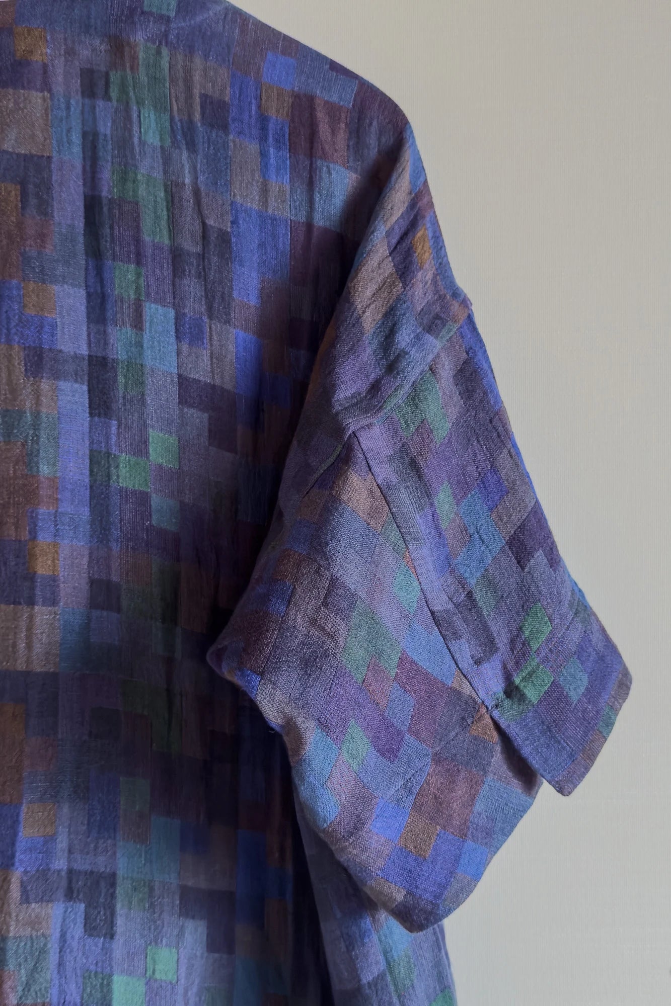 JAN-JAN VAN ESSCHE SHORT COLLARLESS SHIRT LINEN DOUBLE CLOTH PUZZLE