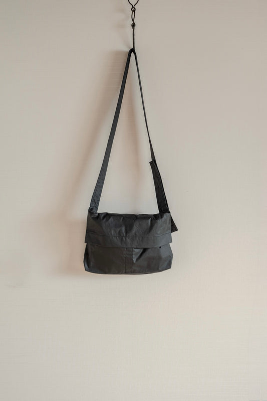 JAN-JAN VAN ESSCHE SMALL CARRIER BAG COATED COTTON RIBSTOP OFF BLACK