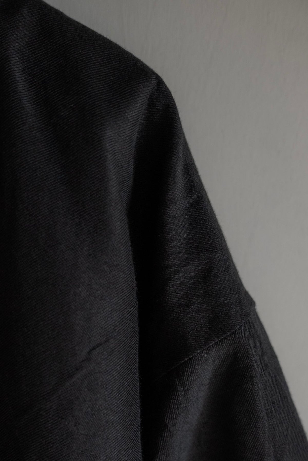 JAN-JAN VAN ESSCHE SOIL Jacket #66 in linen wool twill — Black back 03
